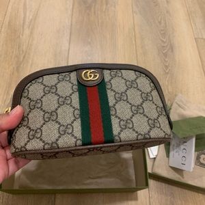 Gucci Authentic medium cosmetic case Style ‎625550 96IWG 8745